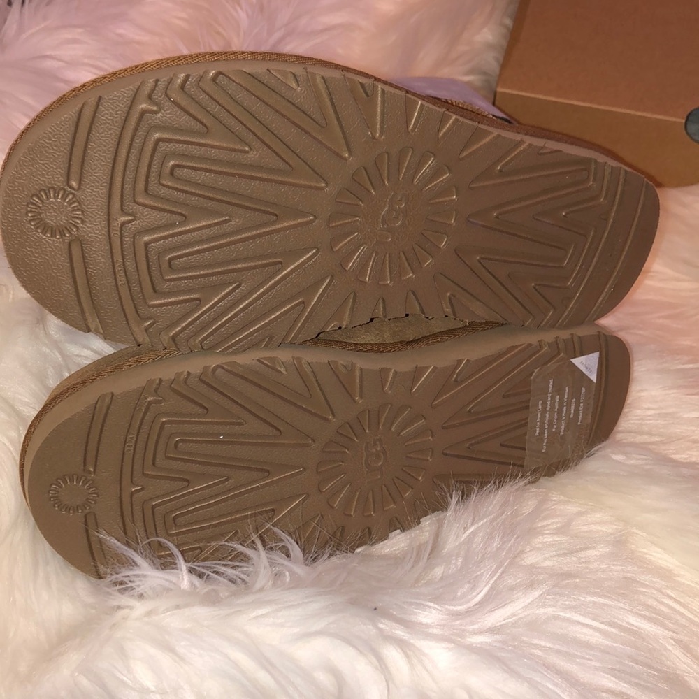 BRAND NEW Ugg 🎀 boots - Picture 3 of 6